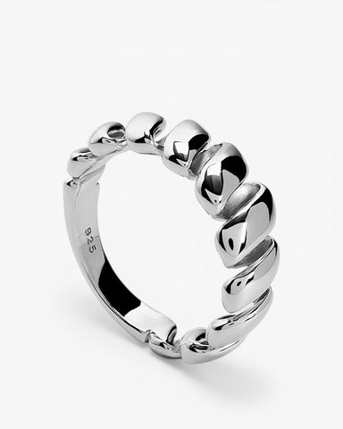Anillo de diseño de plata con forma en espiral
