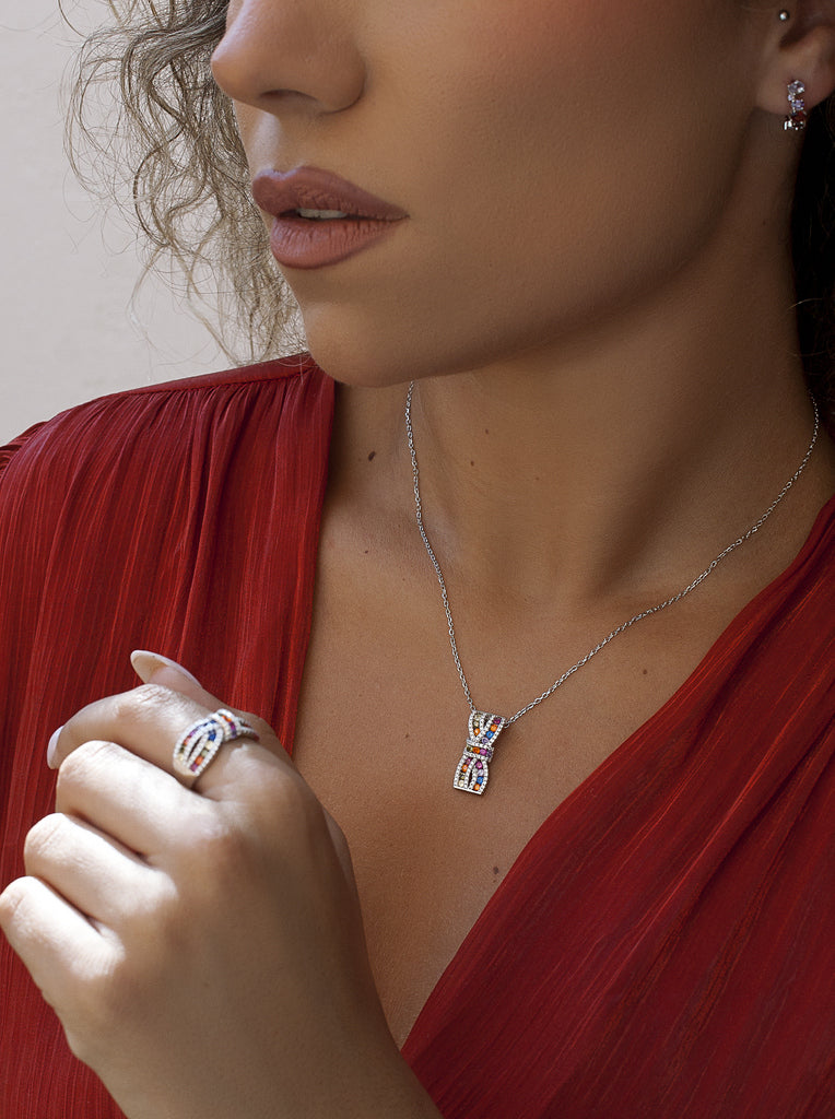 Colgante lazo de plata con circonitas multicolor