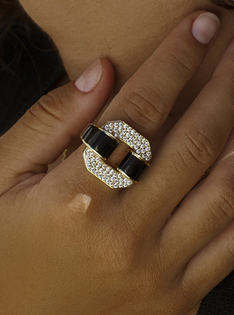 Anillo de plata con esmalte bicolor y circonitas