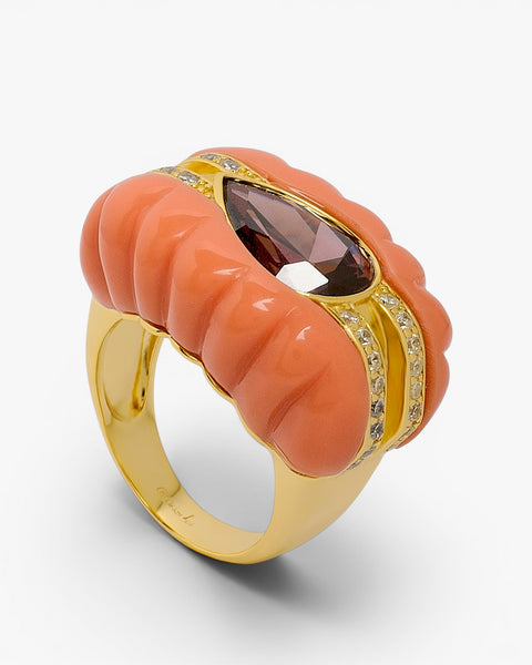 Anillo de plata bañada en oro con esmalte coral y circonitas