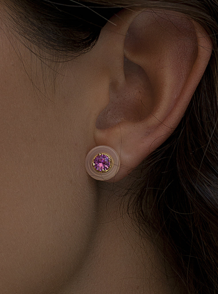 Pendientes botón dorados con disco rosa y circonita fucsia