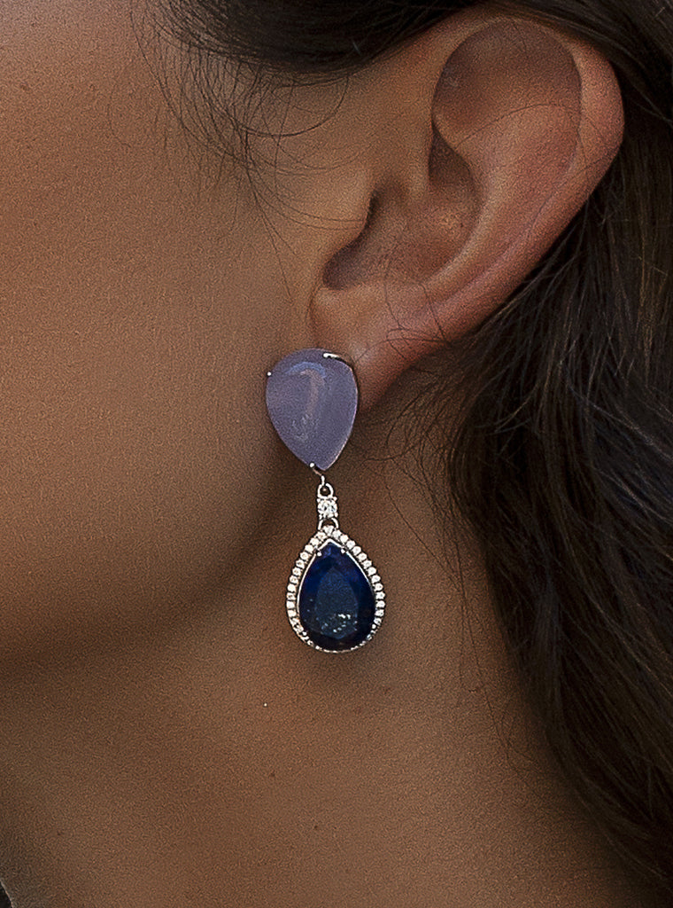 Pendientes largos de plata de ley con piedra azul y halo de circonitas