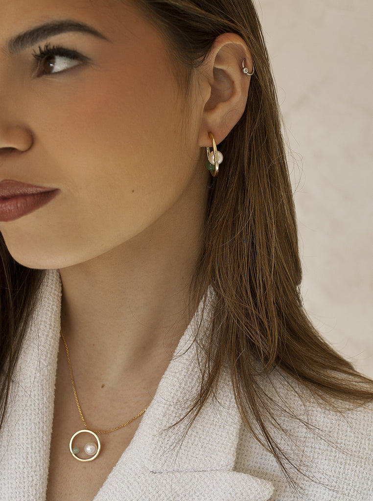 Pendientes aro dorados con perla y piedra verde