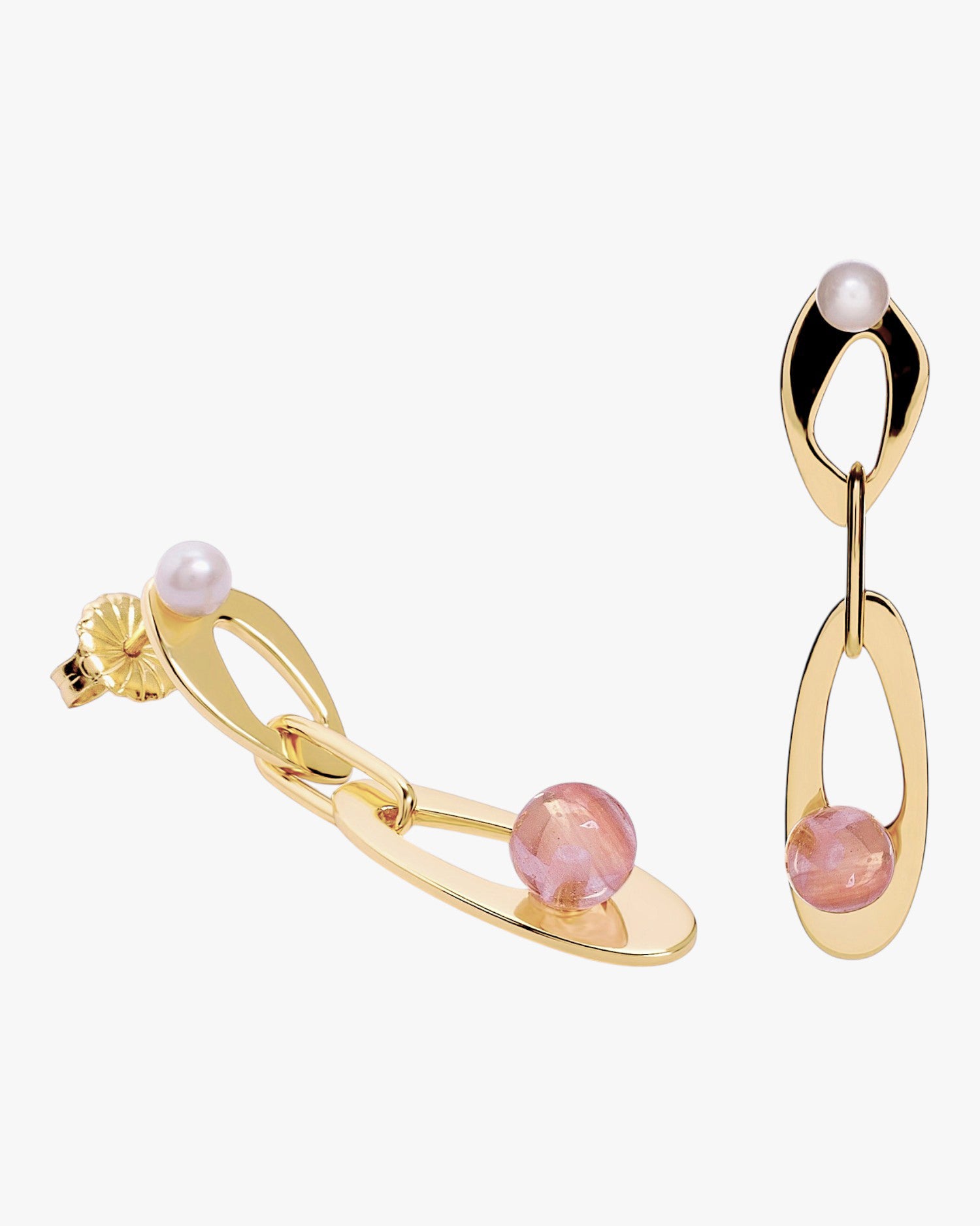 Pendientes largos dorados con perla y piedra coral/rosa