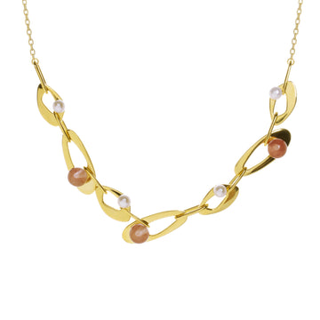 Collar dorado de eslabones con perlas y piedras coral