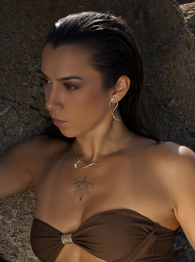 Pendientes originales de plata bañado en oro diseño entrelazado con mini perlas