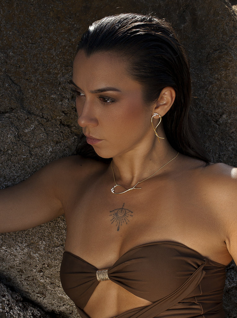 Collar original de plata bañado en oro diseño entrelazado con mini perlas