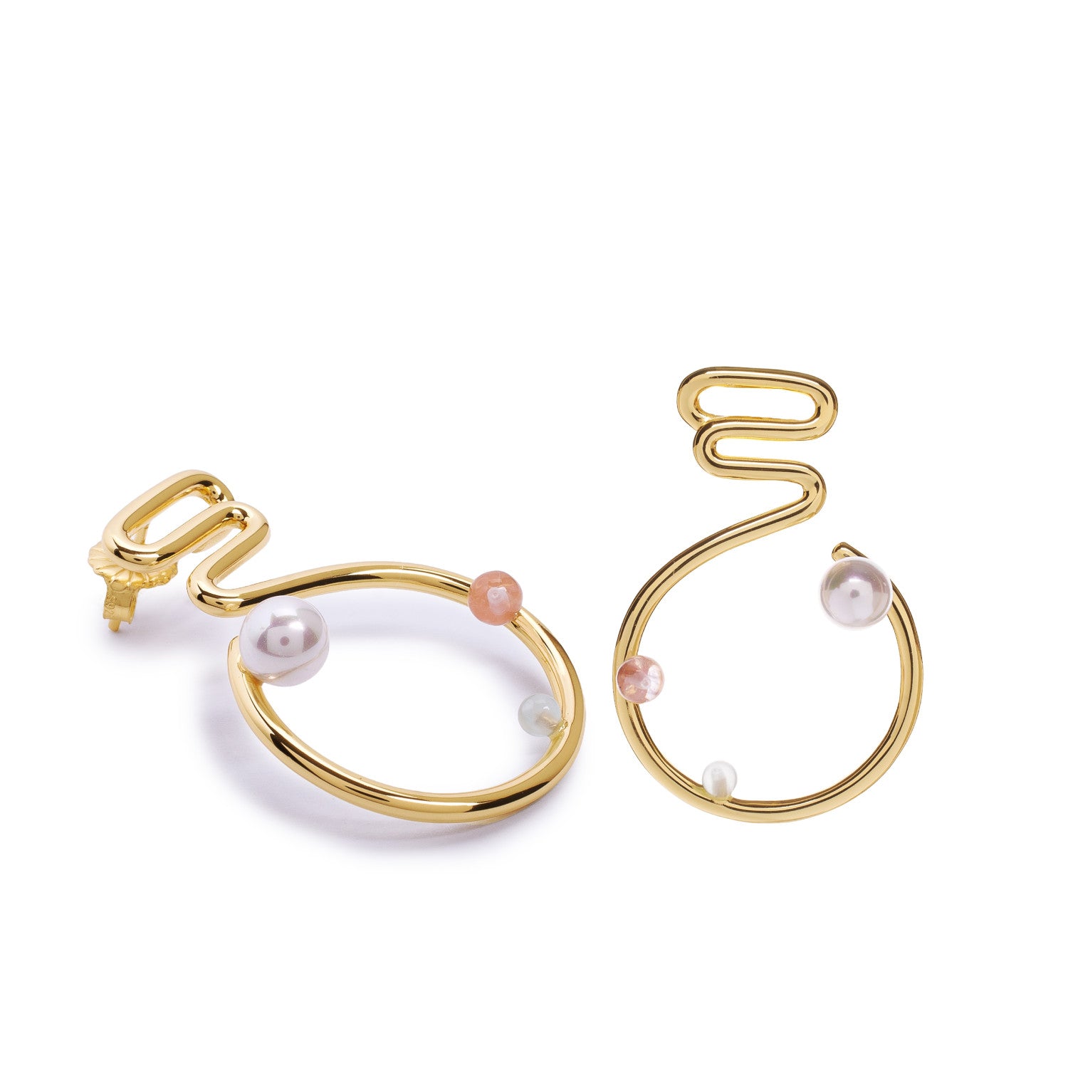 Pendientes largos dorados con perlas y piedra melocotón