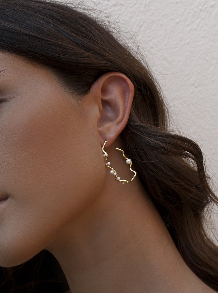 Pendientes originales irregulares de plata con perlas