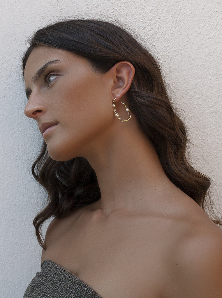 Pendientes originales irregulares de plata con perlas