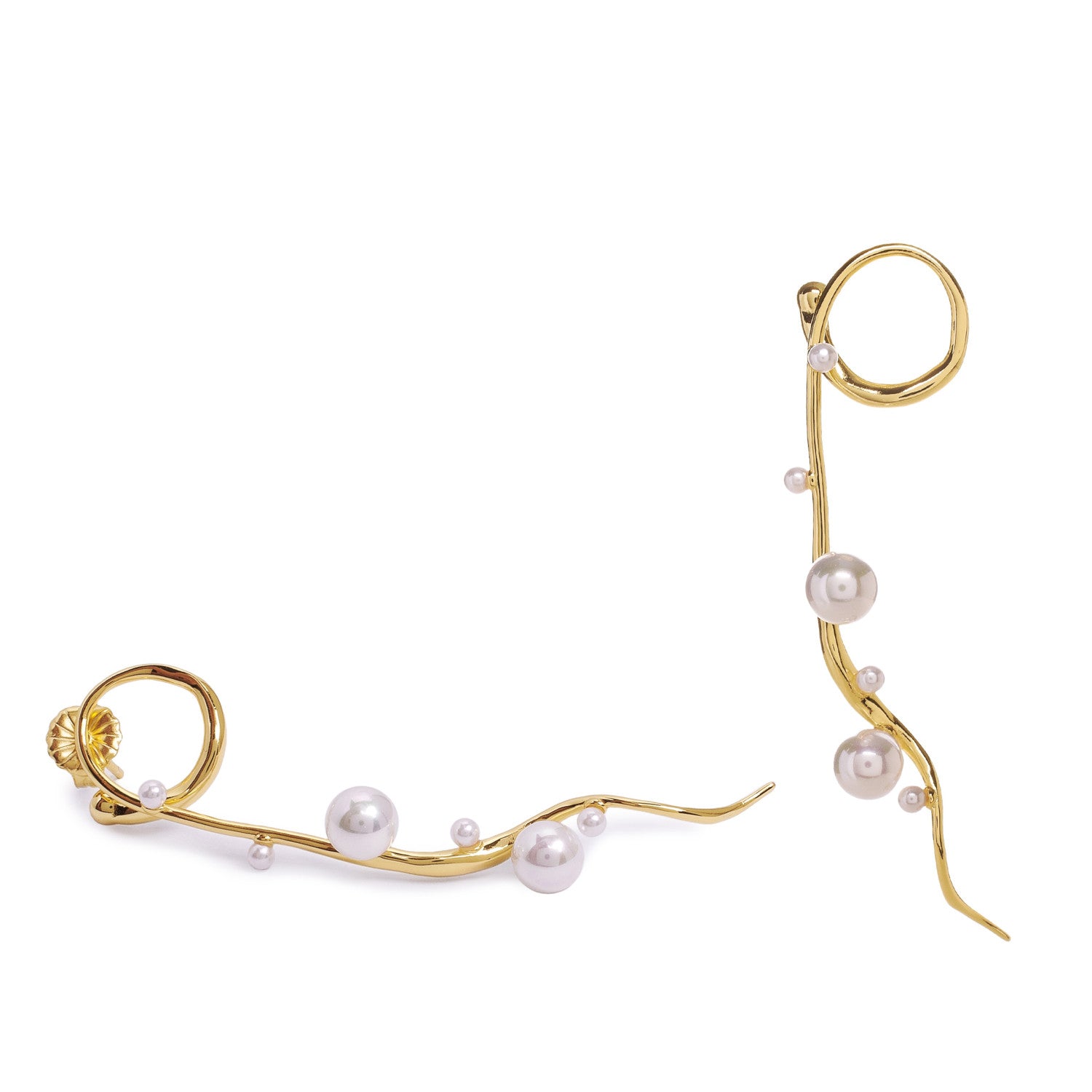 Pendientes original de plata bañada en oro diseño lineal con perlas