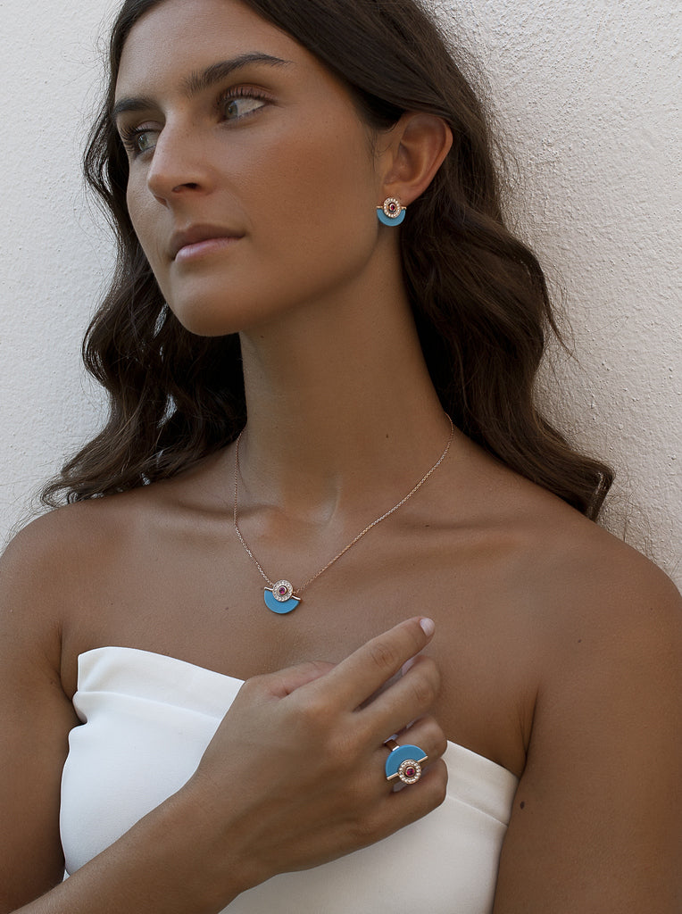 Collar colgante media luna turquesa tono oro rosa con circonitas