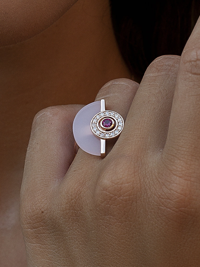 Anillo media luna rosa tono oro rosa con circonitas