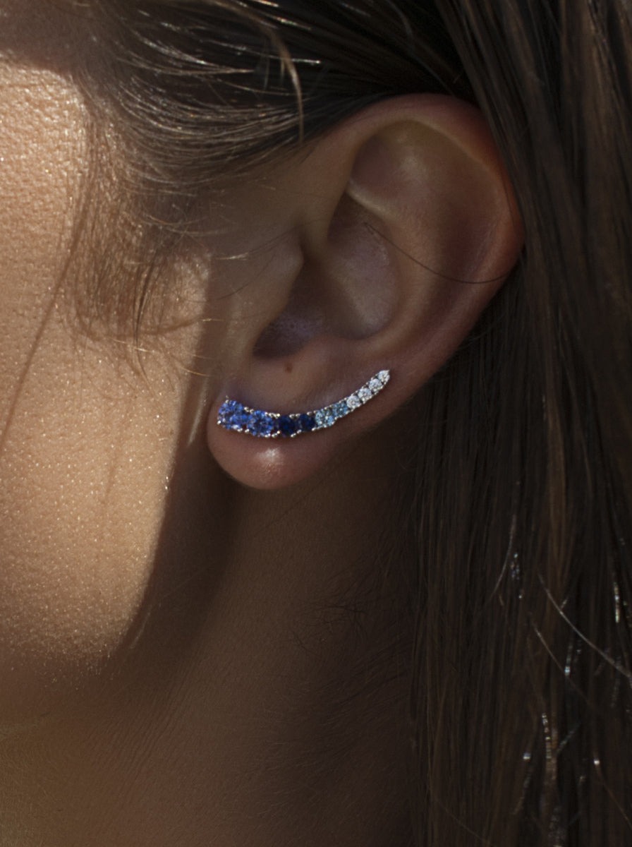 Pendientes trepadores de plata con circonitas azules degradadas