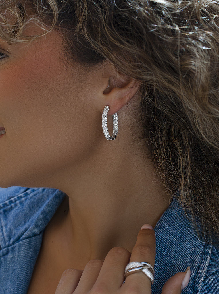 Pendientes aro de plata finos pequeños con circonitas