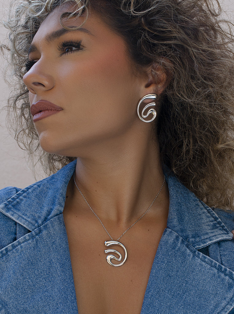 Pendientes originales de plata con diseño de espiral