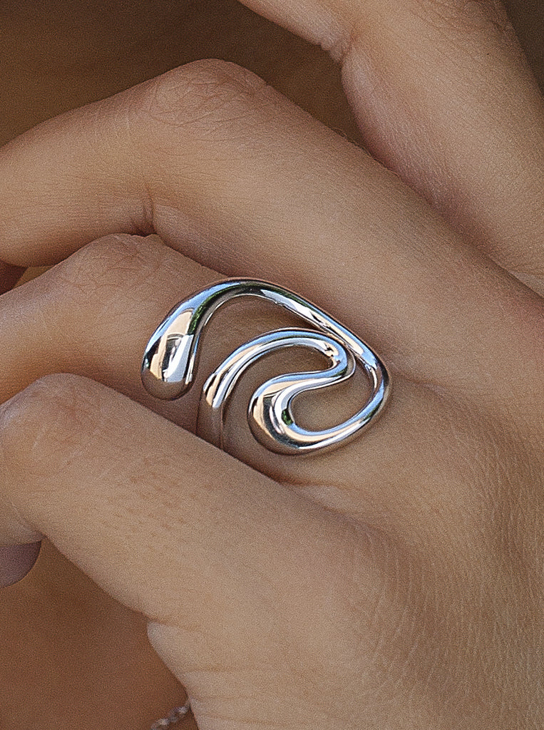 Bague originale en argent avec motif en spirale