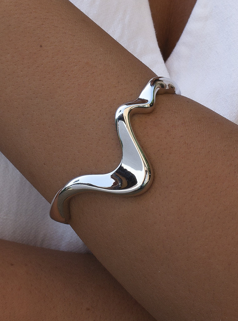 Pulsera esclava de plata diseño abstracto