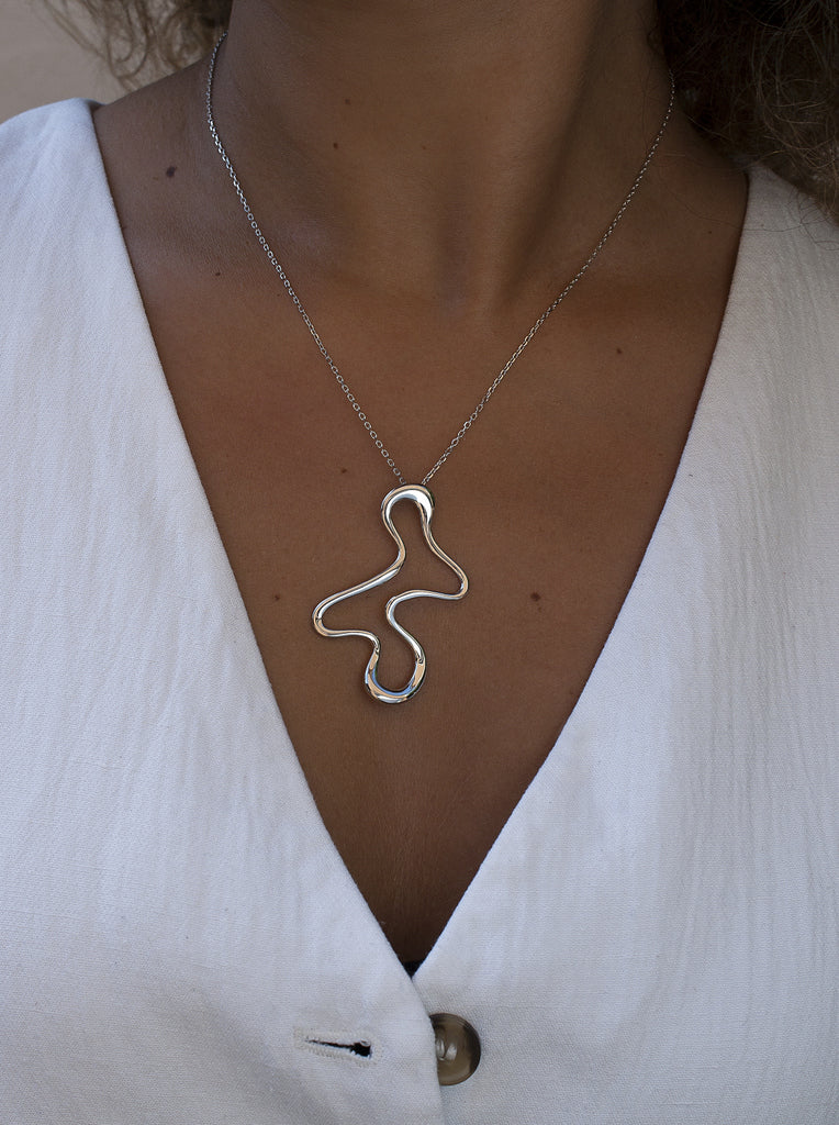 Collier original en argent avec motif abstrait