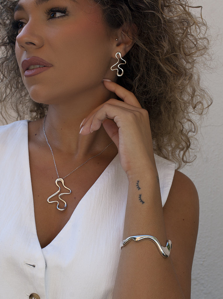 Collier original en argent avec motif abstrait