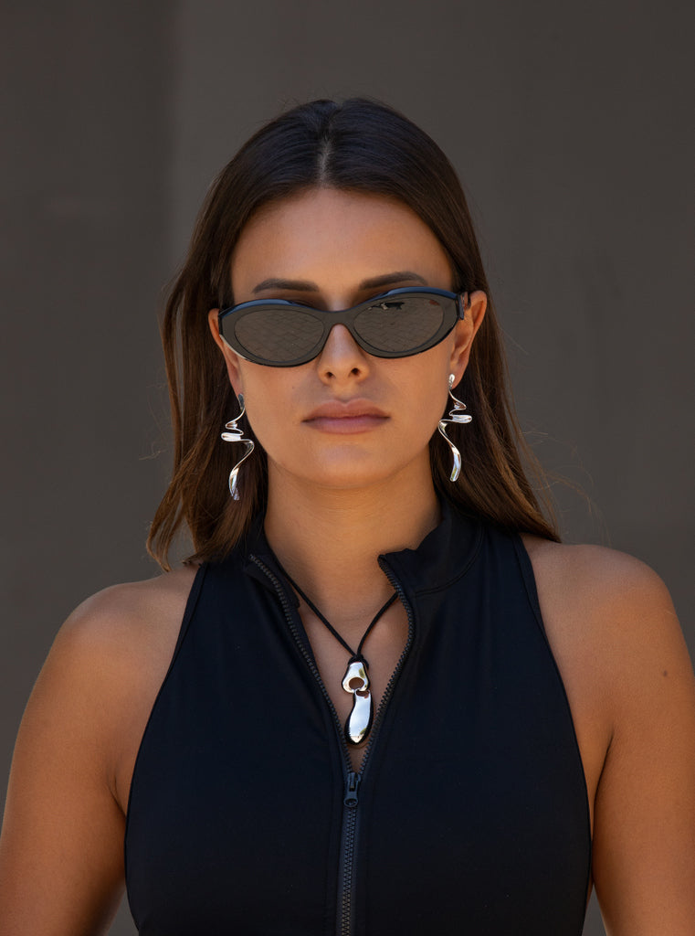 Pendientes originales de plata con diseño de tirabuzón.