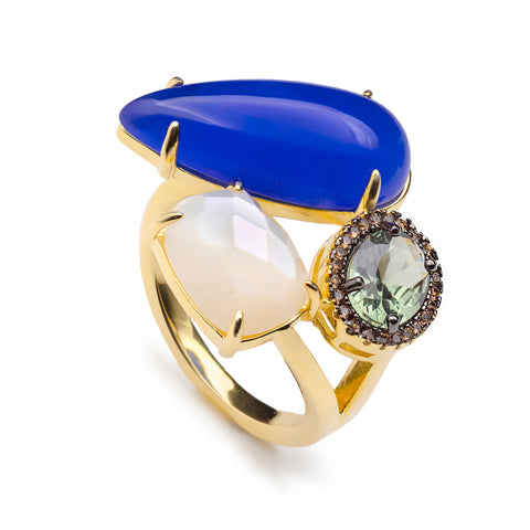 Anillo de plata dorado con piedra azul cabujón y detalle verde