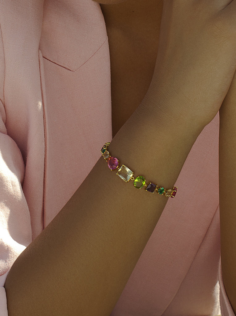 Pulsera multicolor de tallas mixtas en plata dorada