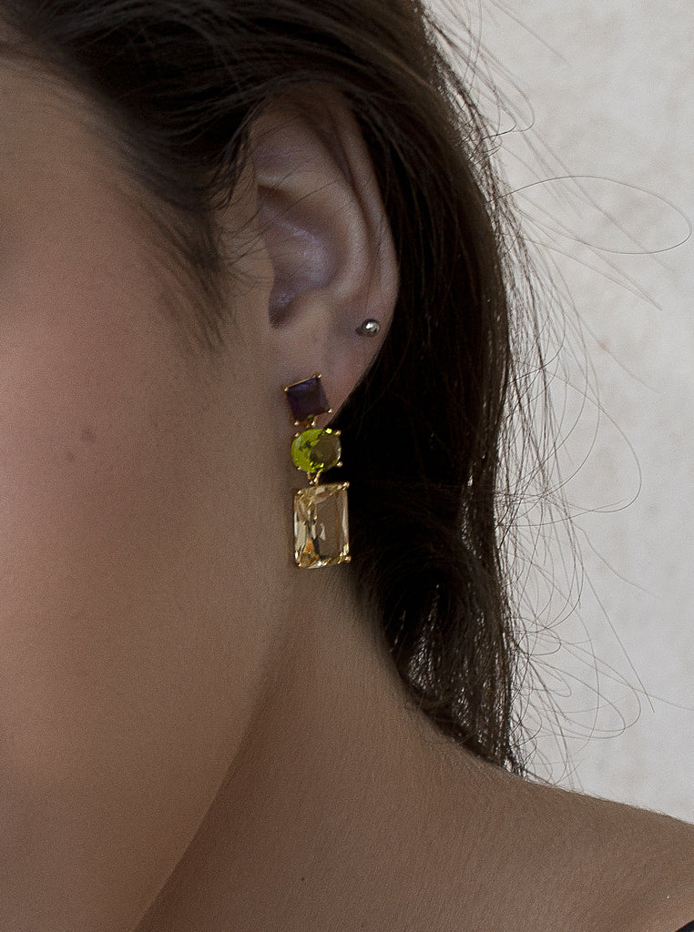 Pendientes de plata con acabado dorado y piedras en tonos oliva  humo y champán