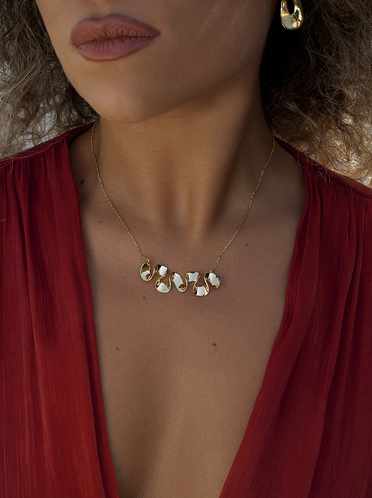 Collar de plata bañada en oro diseño espiral