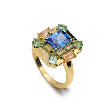 Anillo con piedras multicolor azul en plata bañada en oro