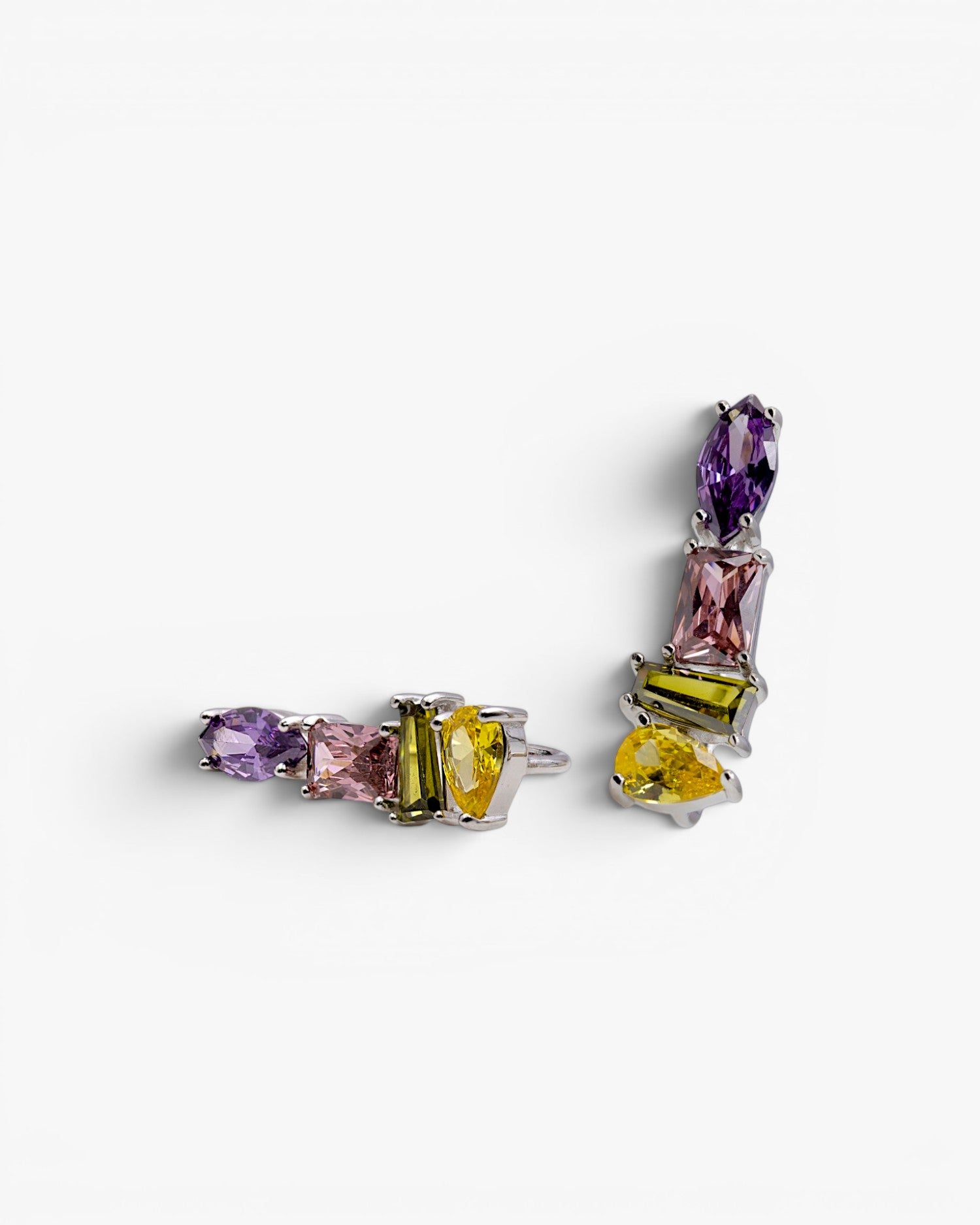 Pendientes trepadores de plata con piedras multicolor violeta y ámbar