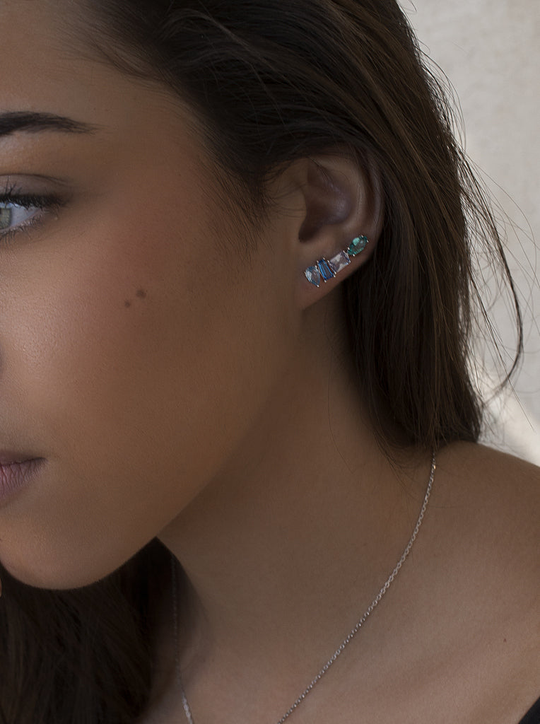 Pendientes trepadores de plata con piedras azules y turquesa