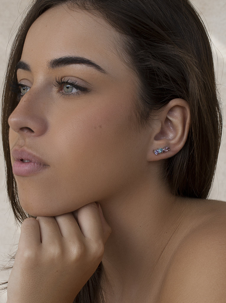 Pendientes trepadores de plata y piedras rosas y lilas