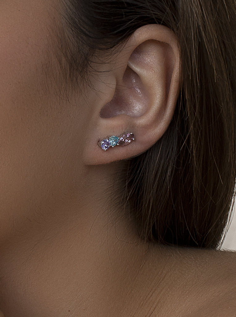 Pendientes trepadores de plata y piedras rosas y lilas