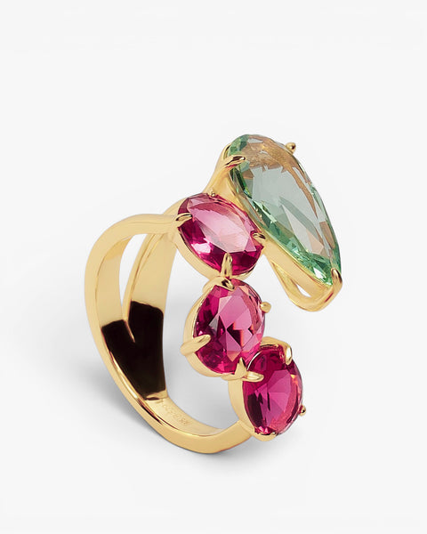 Anillo de plata bañada en oro con piedras verdes y fucsias