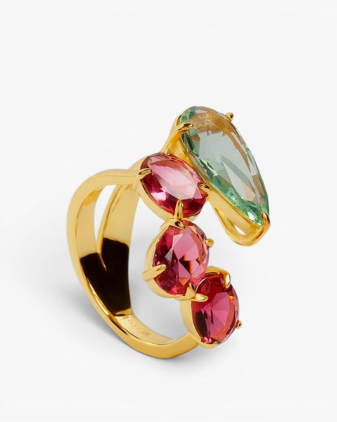 Anillo de plata bañada en oro con piedras verdes y fucsias