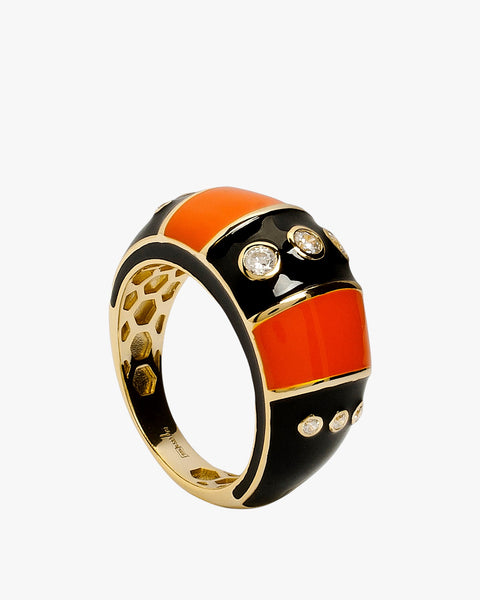 Anillo de plata chapado en oro con esmalte negro  piedra naranja y circonitas