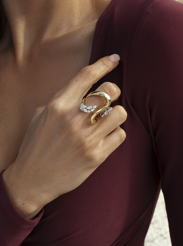 Anillo de plata bañada en oro bicolor con circonitas – diseño orgánico