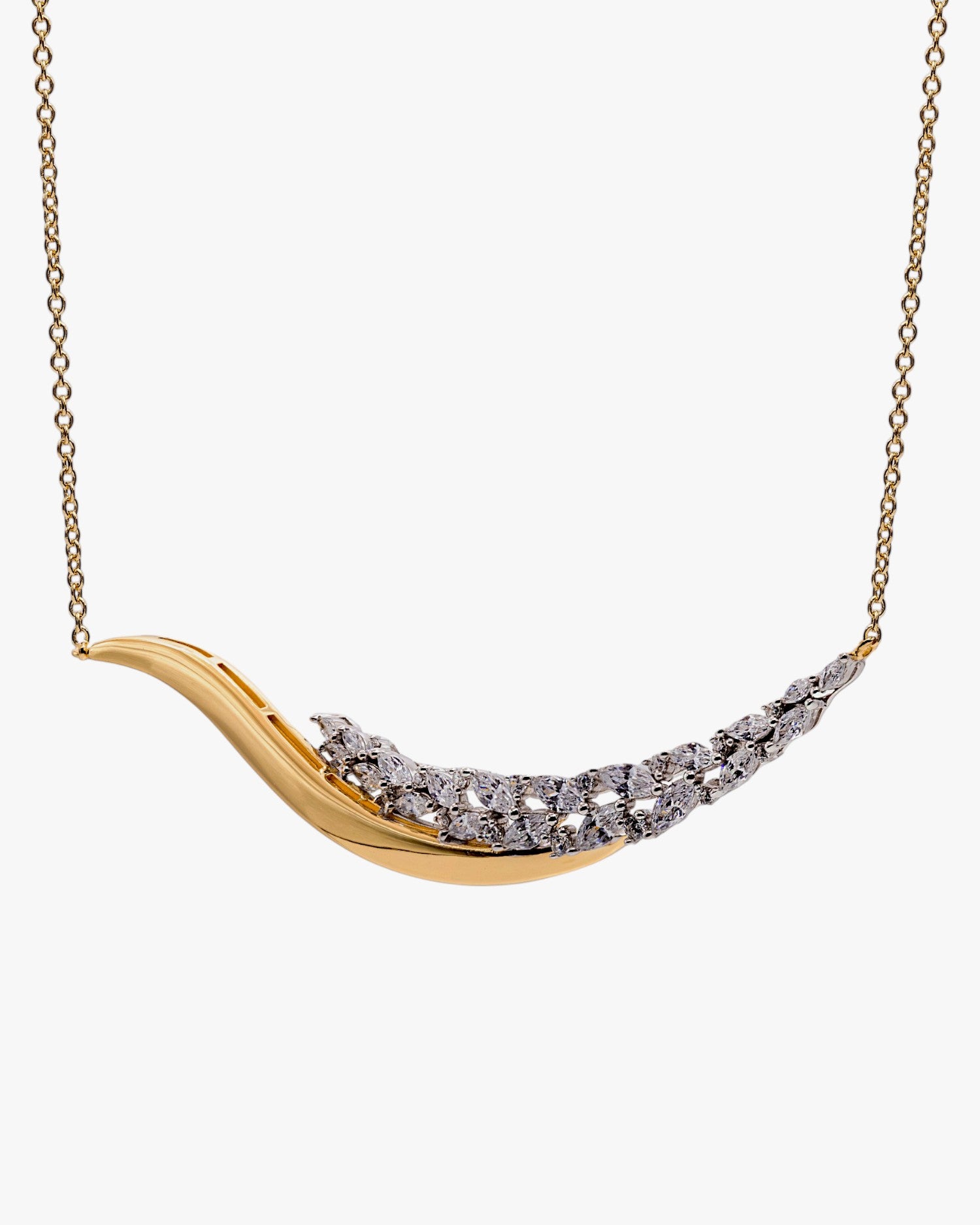 Collier vague en argent plaqué or avec zirconiums
