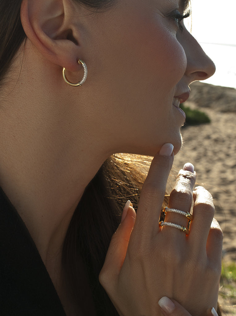 Pendientes aro de plata bañada en oro con circonitas