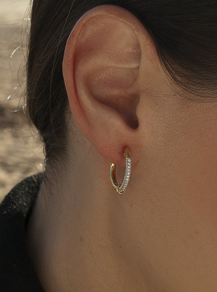 Pendientes aro de plata bañada en oro con circonitas