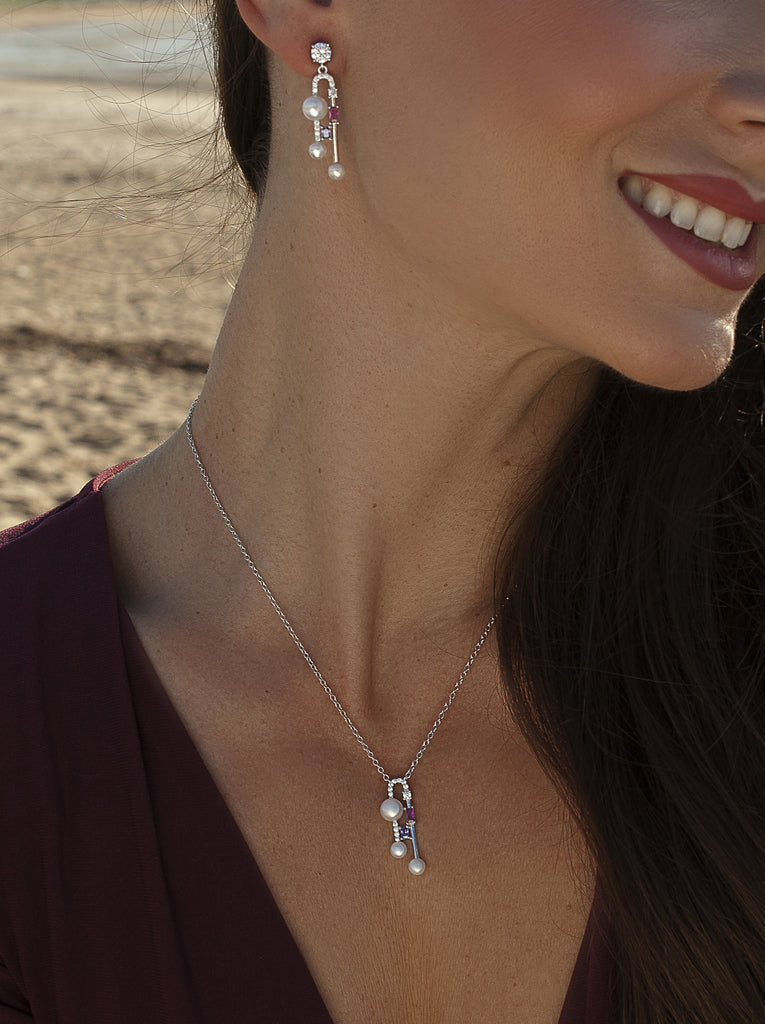 Pendientes largos de plata con perlas y piedras fucsia y lila