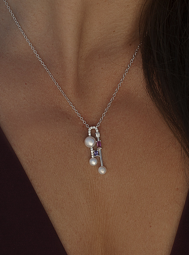 Colgante de plata con perlas y piedras fucsia y lila