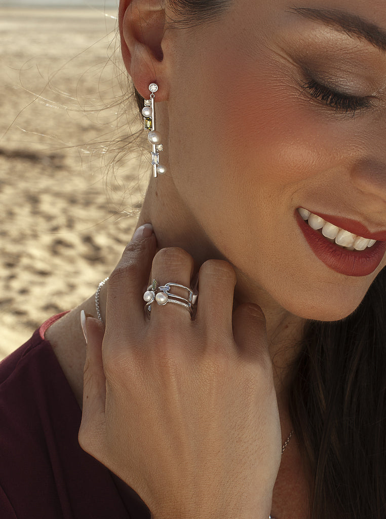 Pendientes largos de plata de ley con perlas y piedras multicolor