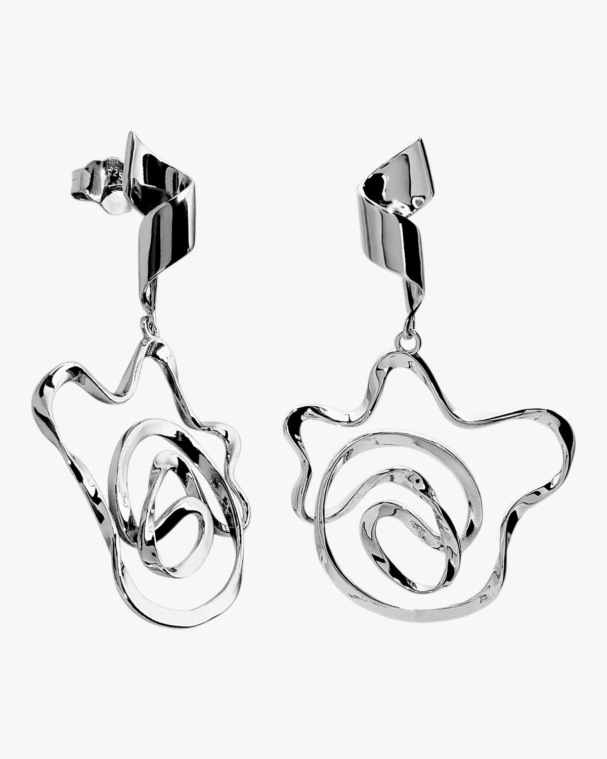 Pendeintes de diseño de plata con forma floral abstracta