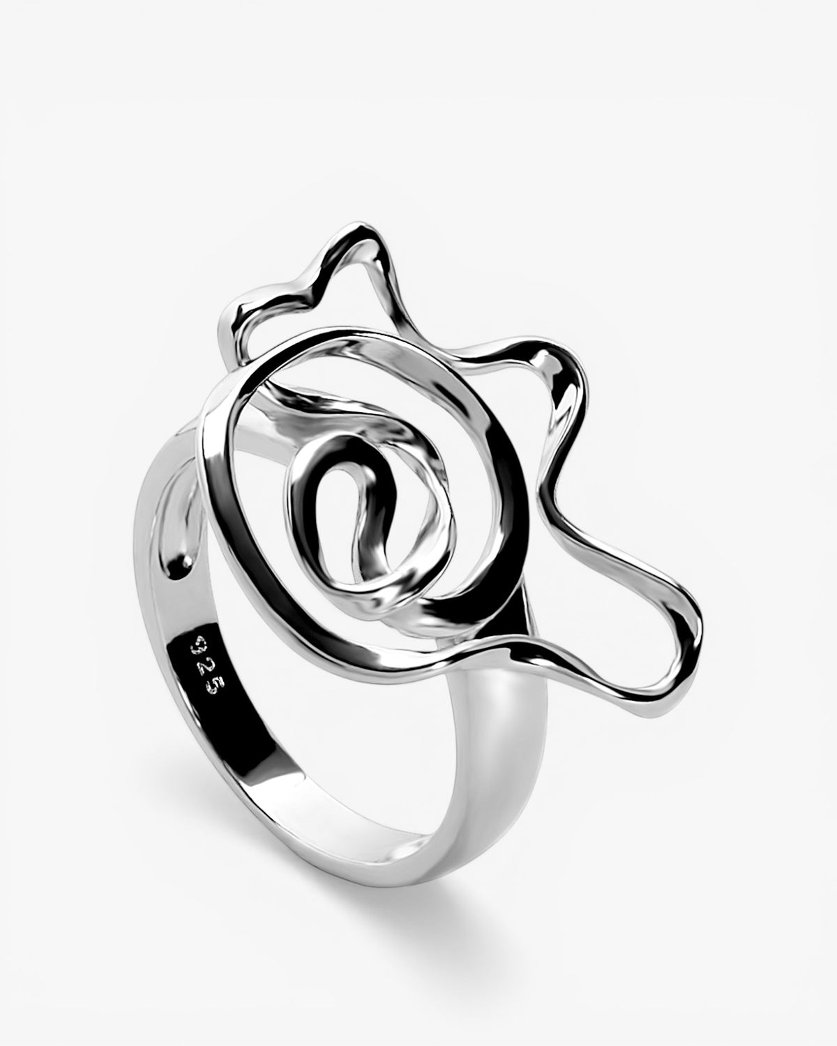 Anillos de diseño de plata con forma floral abstracta