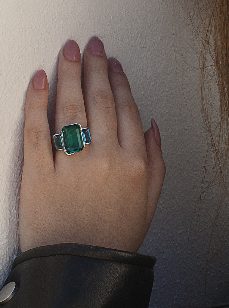 Anillo de plata con piedras rectangulares azul océano