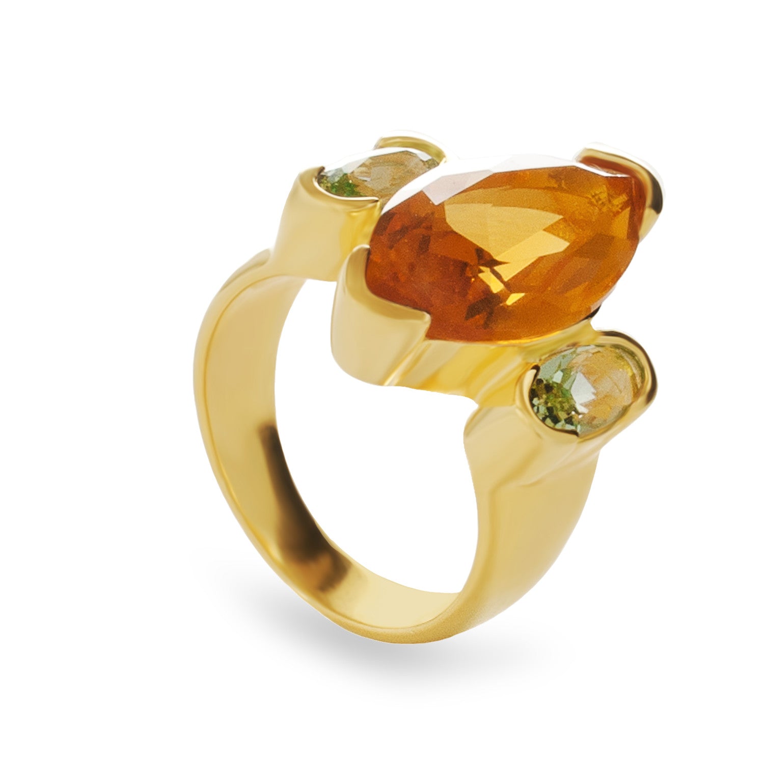 Anillo de plata bañado en oro con piedra naranja ámbar y detalles verdes
