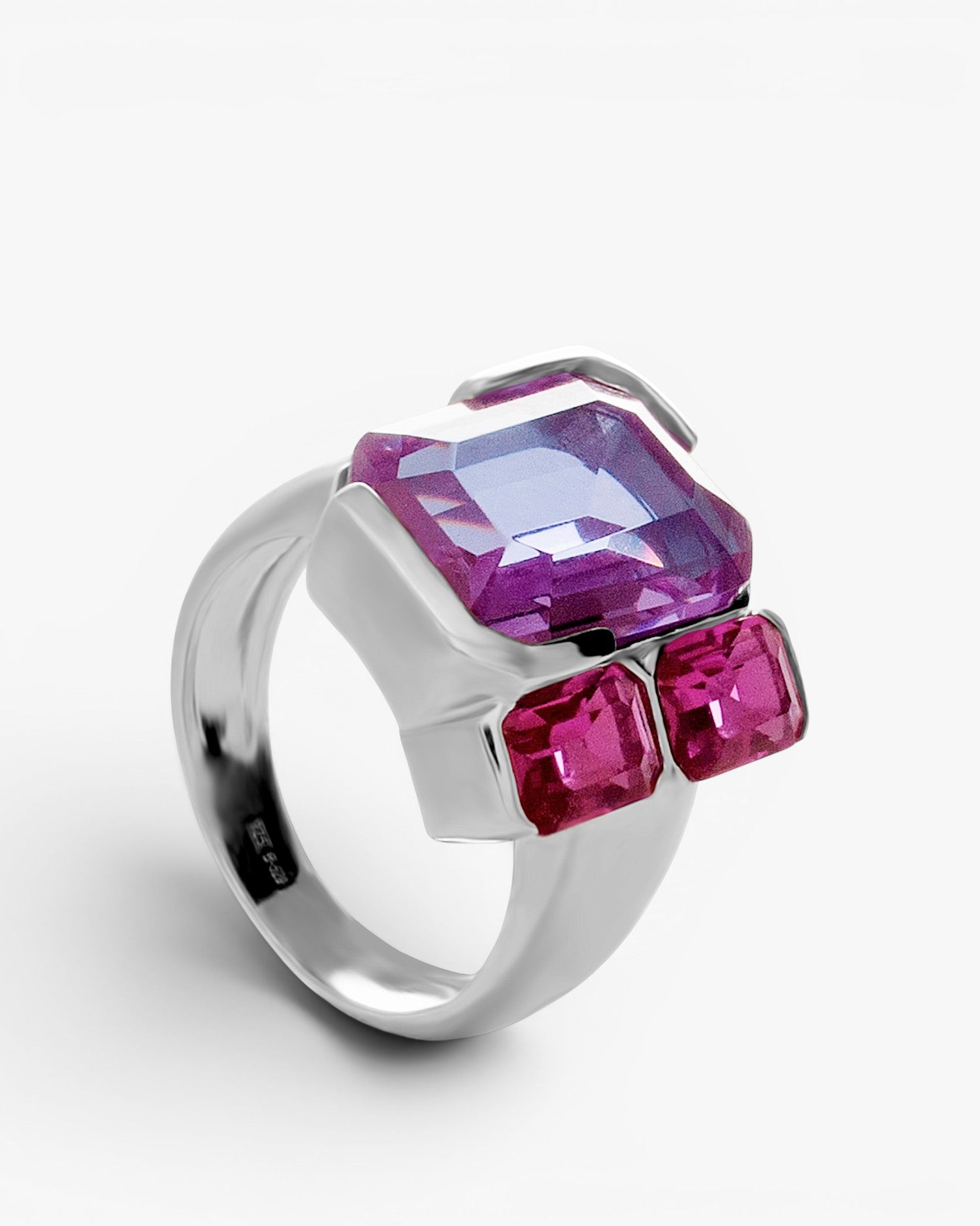 Bague en argent avec pierres lilas et fuchsia