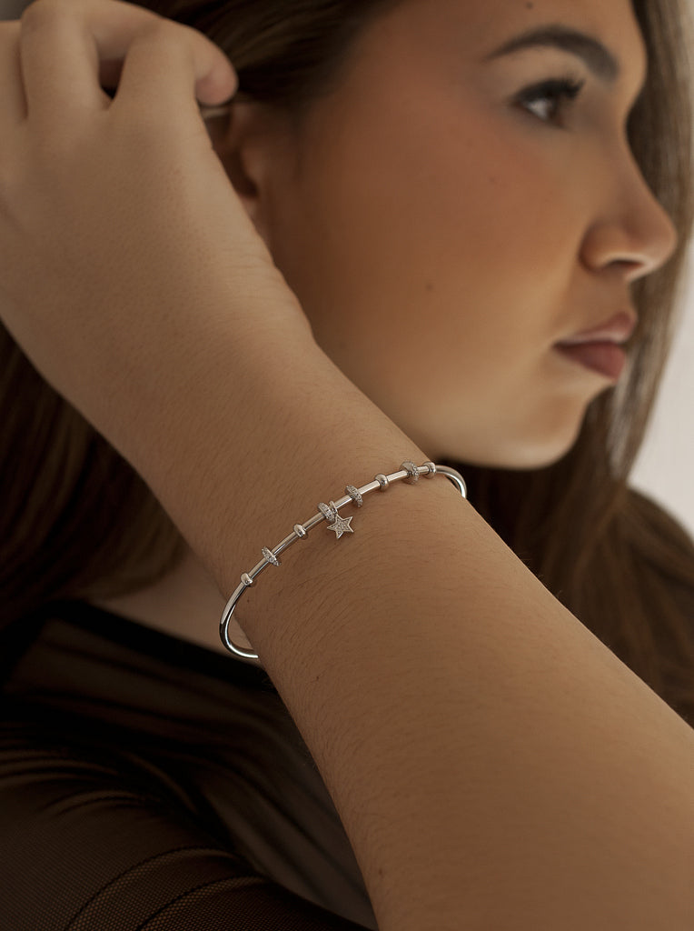 Pulsera rígida de plata con estrella y circonitas